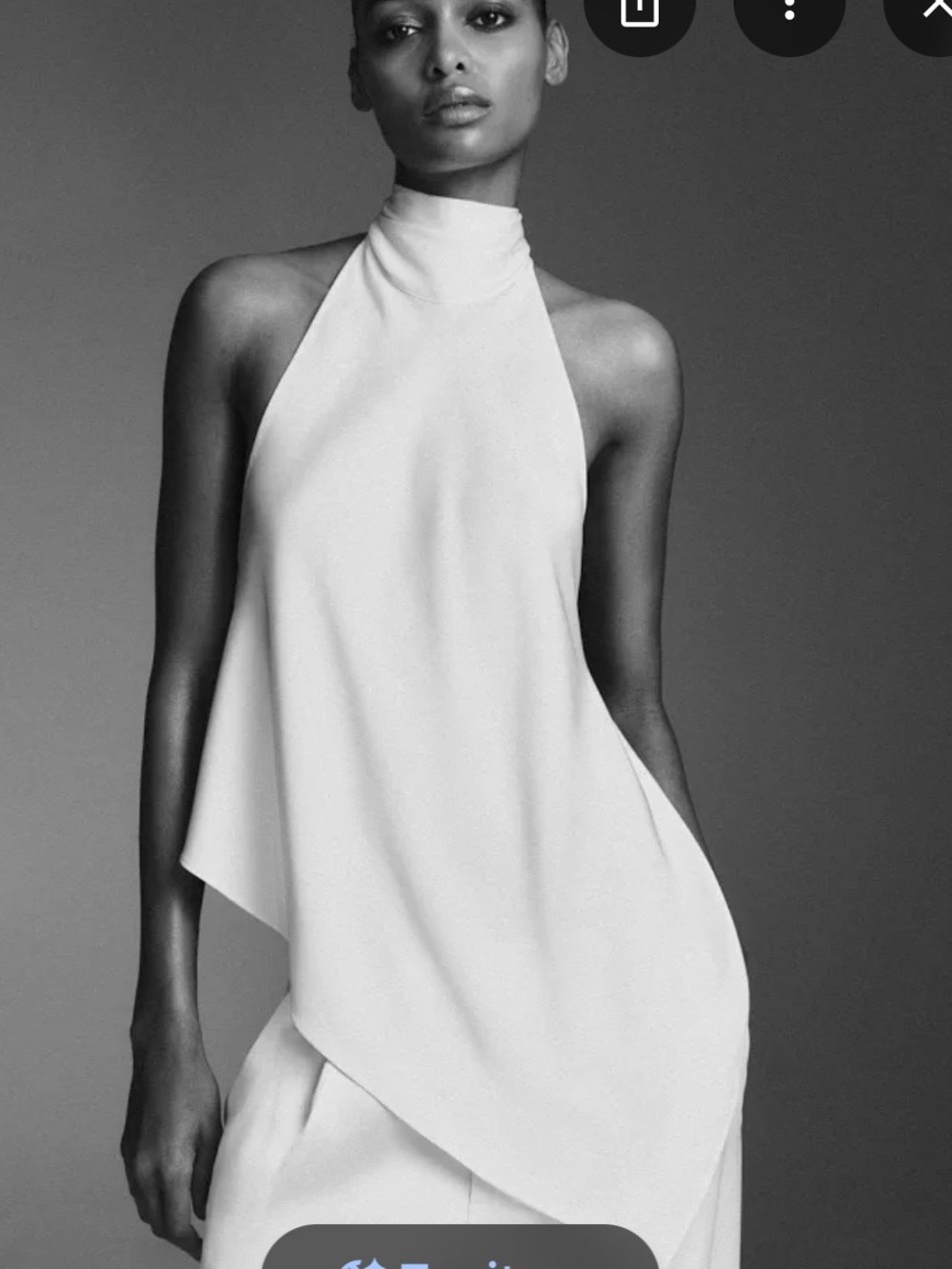 Sleeveless High-Neck top in White oyster
